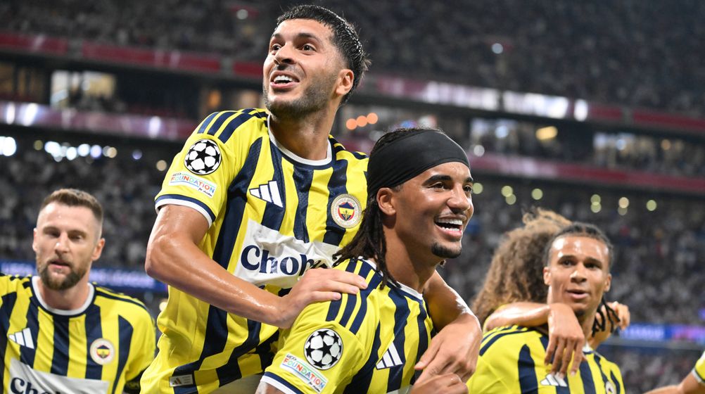 Fenerbahçe 18 Yıl Sonra Şampiyonlar Ligi'nde: Lyon'u Devirdi, Dünya Basını Çarpıldı
