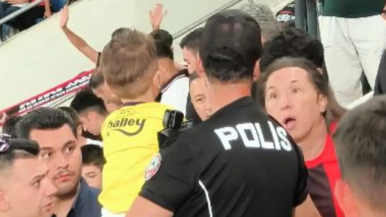 Forması Soyulmak İstenen Minik Göktuğ, Lyon Maçında Fenerbahçe'nin Konuğu Oldu
