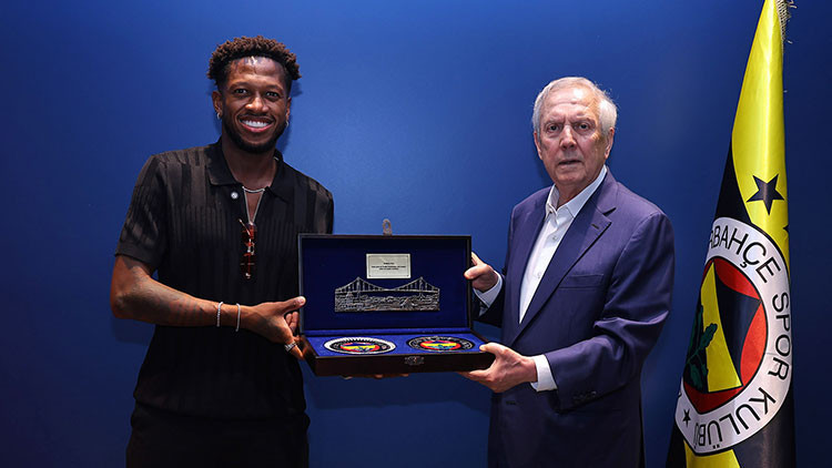 Fred, Fenerbahçe'ye gözyaşlarıyla veda etti: 'Şampiyonluk kutlamalarına geleceğim'