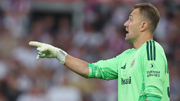 Mert Günok, Polonya'da 5 Kurtarışla Fenerbahçe'yi Tur Atlattı